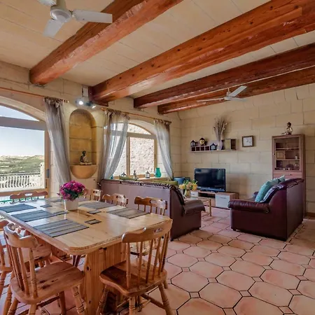 Dgolden Views Farmhouse