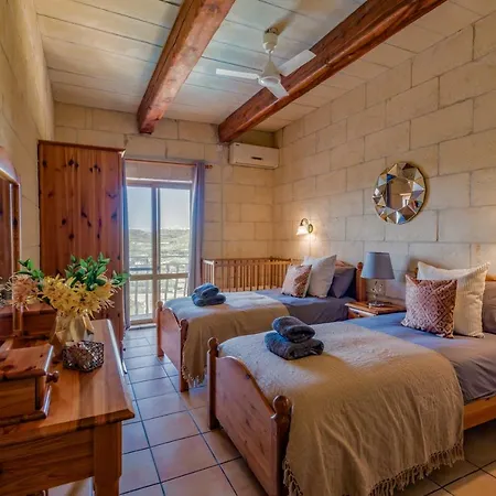 Semesterbostad Dgolden Views Farmhouse *